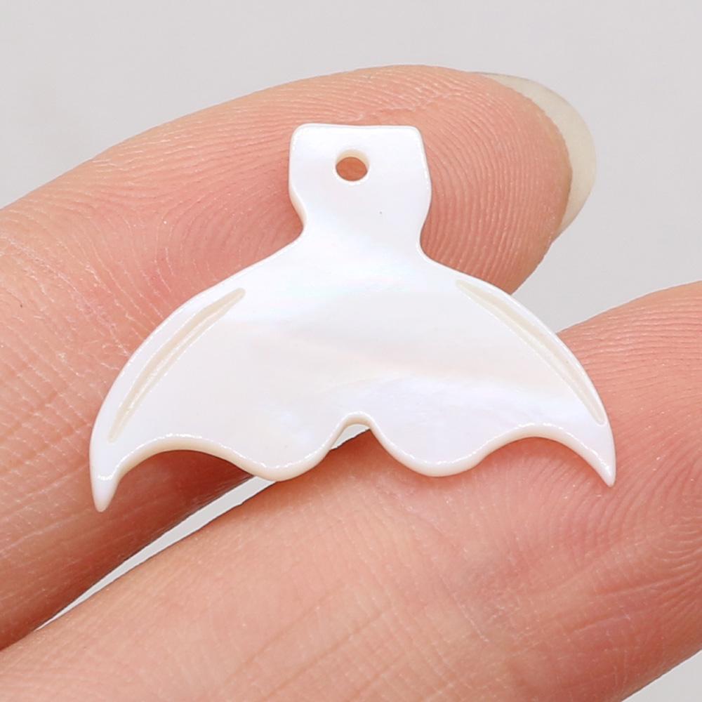 5Pcs, White Natural Shell Pendant, Fashion Handmade Fish Tail Shells Charms, 1.7×2.3cm, for DIY Necklace Accessories, Creative Jewellery Making