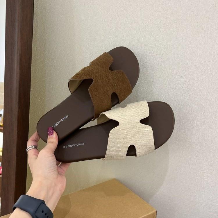 French Outer Wear Flat-bottomed One-pedal Cool Slippers Female 2025 Summer New Fairy Wind Retro Beach One-word Single Shoes