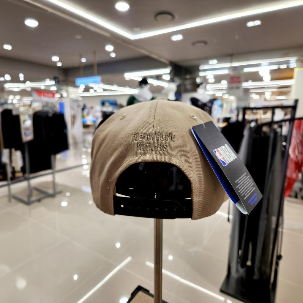 [NBA] Unisex NYK Flower Initial Point Snapback Hat N245AP616P