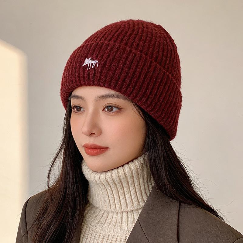 

Embroidered wool hat, versatile in autumn and winter, showing a small face, keeping warm and cold, ear protection, knitted pullover, cold hat M（56-58cm）