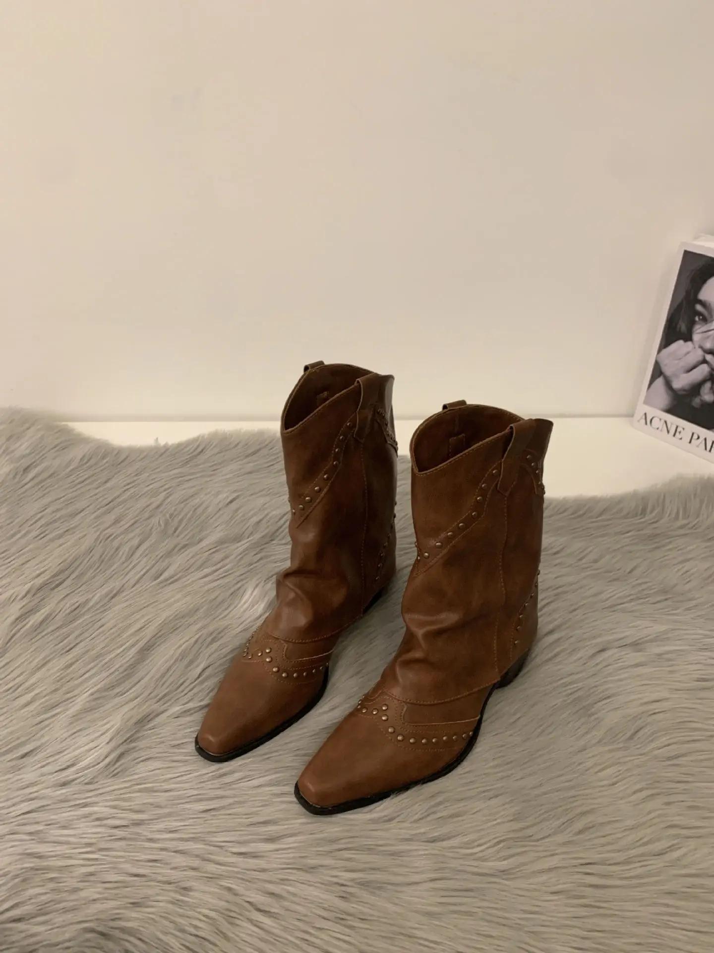 

Винтажные коричневые V-образные пряжки Chelsea Botas Модные ковбойские сапоги с острым носком в стиле вестерн, ботинки-трубы с заклепками для женщин, нескользящие ботинки 35