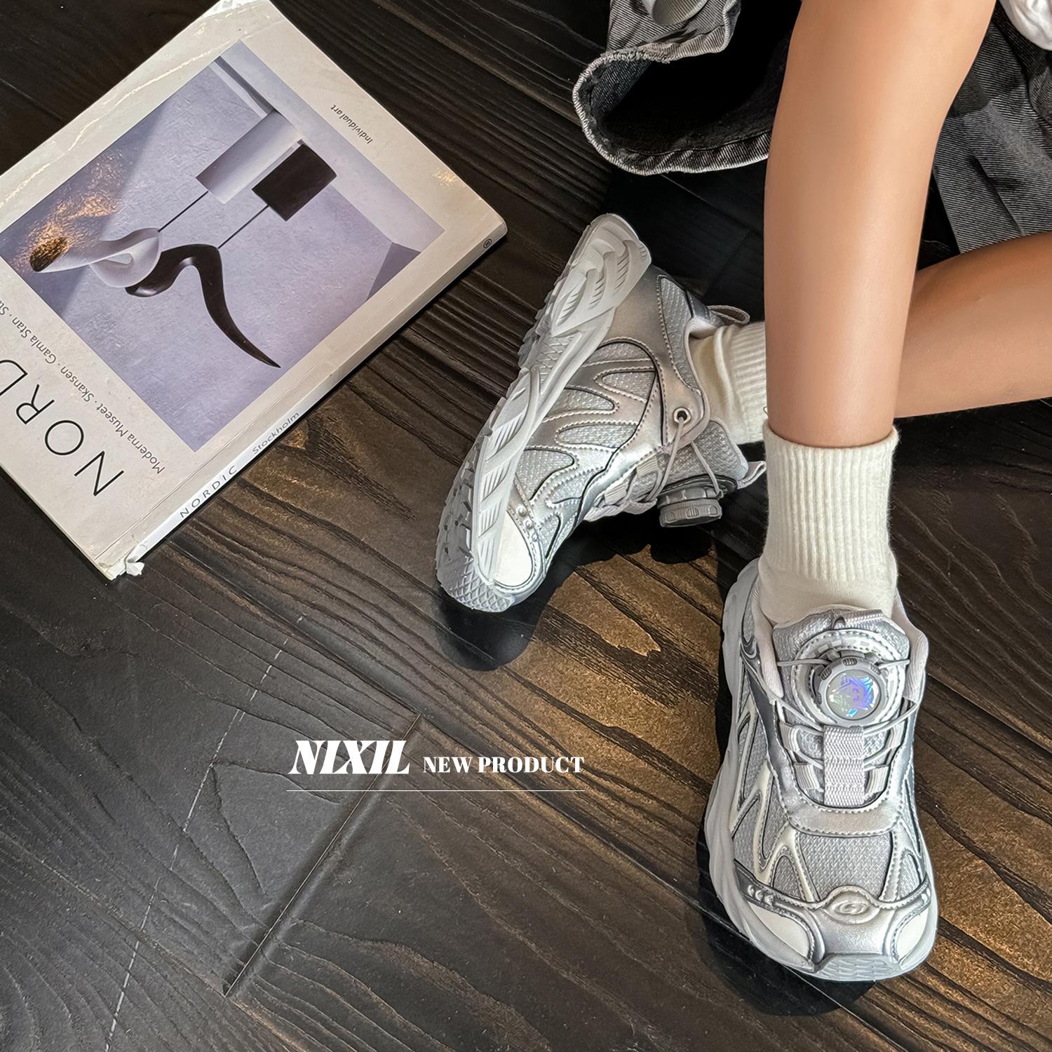 

Rotating buckle classmate autumn 2025 new children s sports shoes fashion trend head shake boys and girls casual shoes 26-30 yards whole hand 5 pairs starting batch серебряный