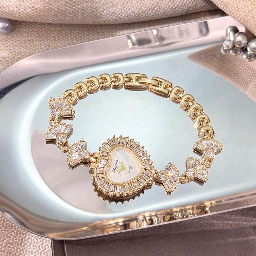 

Heart Language Series Silver Diamond Heart-Shaped Quartz Watch Women s Exquisite Wrist for Holiday Gifts белый