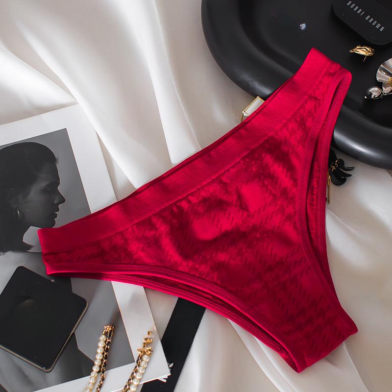 Large Seamless Underwear for Women Breathable Skin Friendly Comfortable Low Waist Briefs Sports Fitness No Trace High Slit Triangle Panties