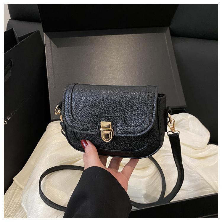 

This year s popular women s bags 2025 new bags messenger bags casual Korean version shoulder niche design foreign style shoulder bag чёрный