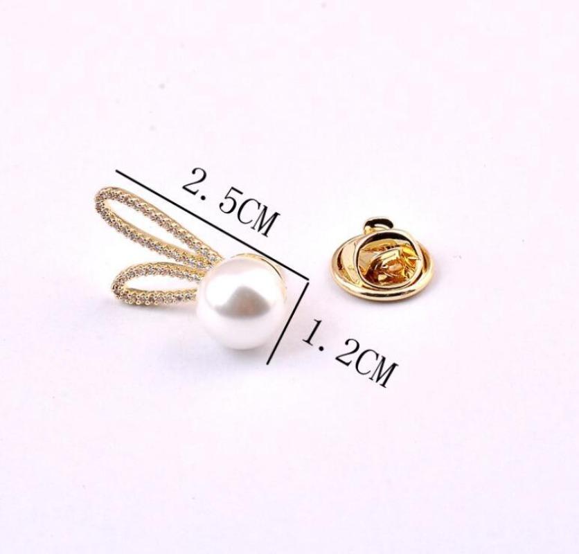 Cute Gold Color Zircon Rabbit Shape Brooch for Women Girls Cardigan Collar Pins Accessories Brooch Pin Jewelry