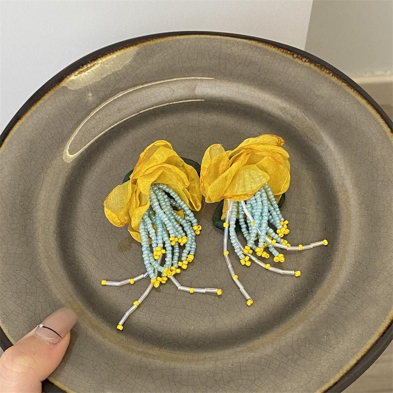 

Zhong Chuxi Same Style Earrings Yellow Flower Earrings Ear Studs Eardrops Ear Clips Travel Ornament 2024 Spring and Summer New Arrival Women Earrings short