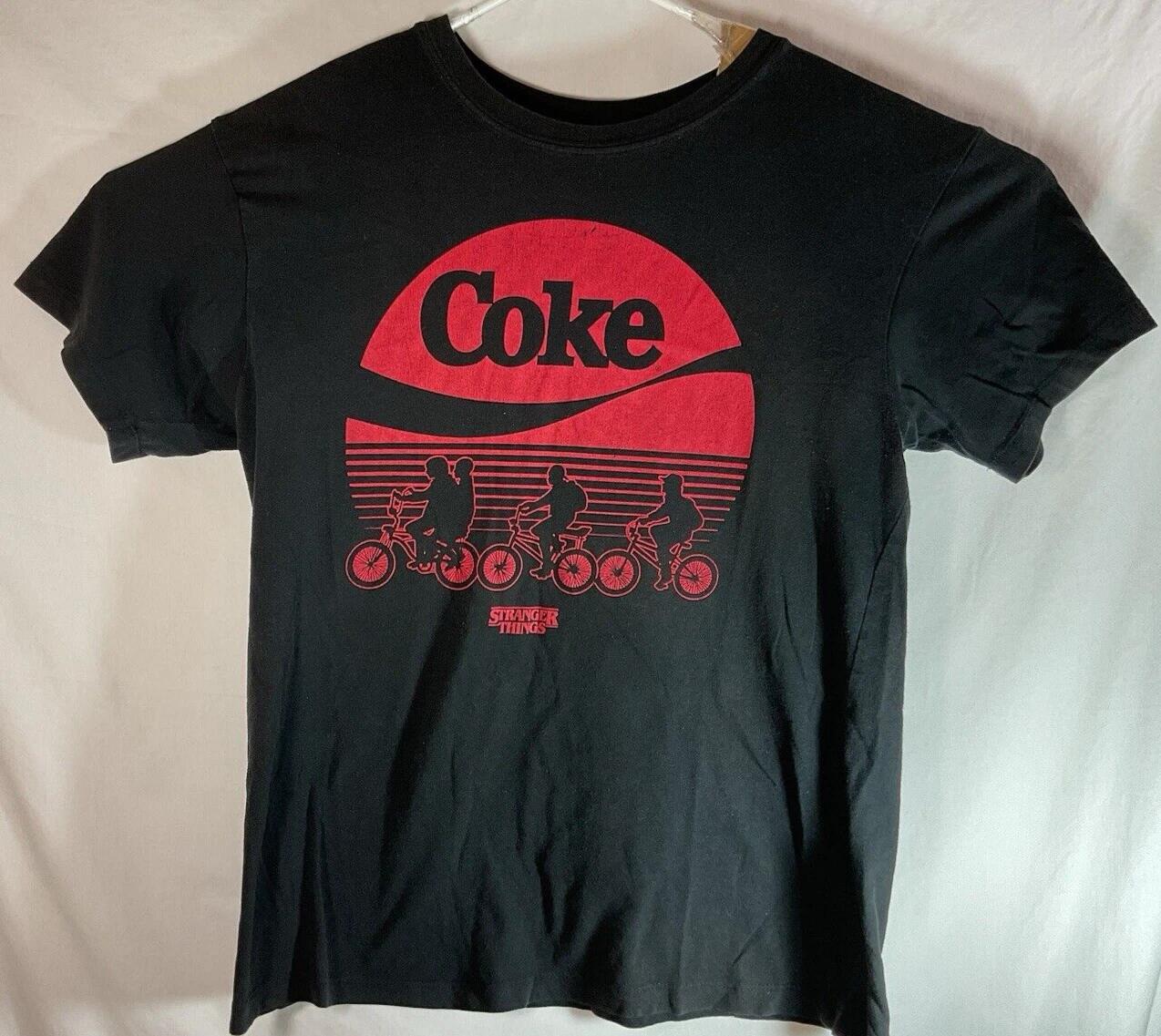 STRANGER THINGS Coca Cola Netflix Логотип Coke Футболка Размер L Большая ХОРОШАЯ Бесплатная Доставка M