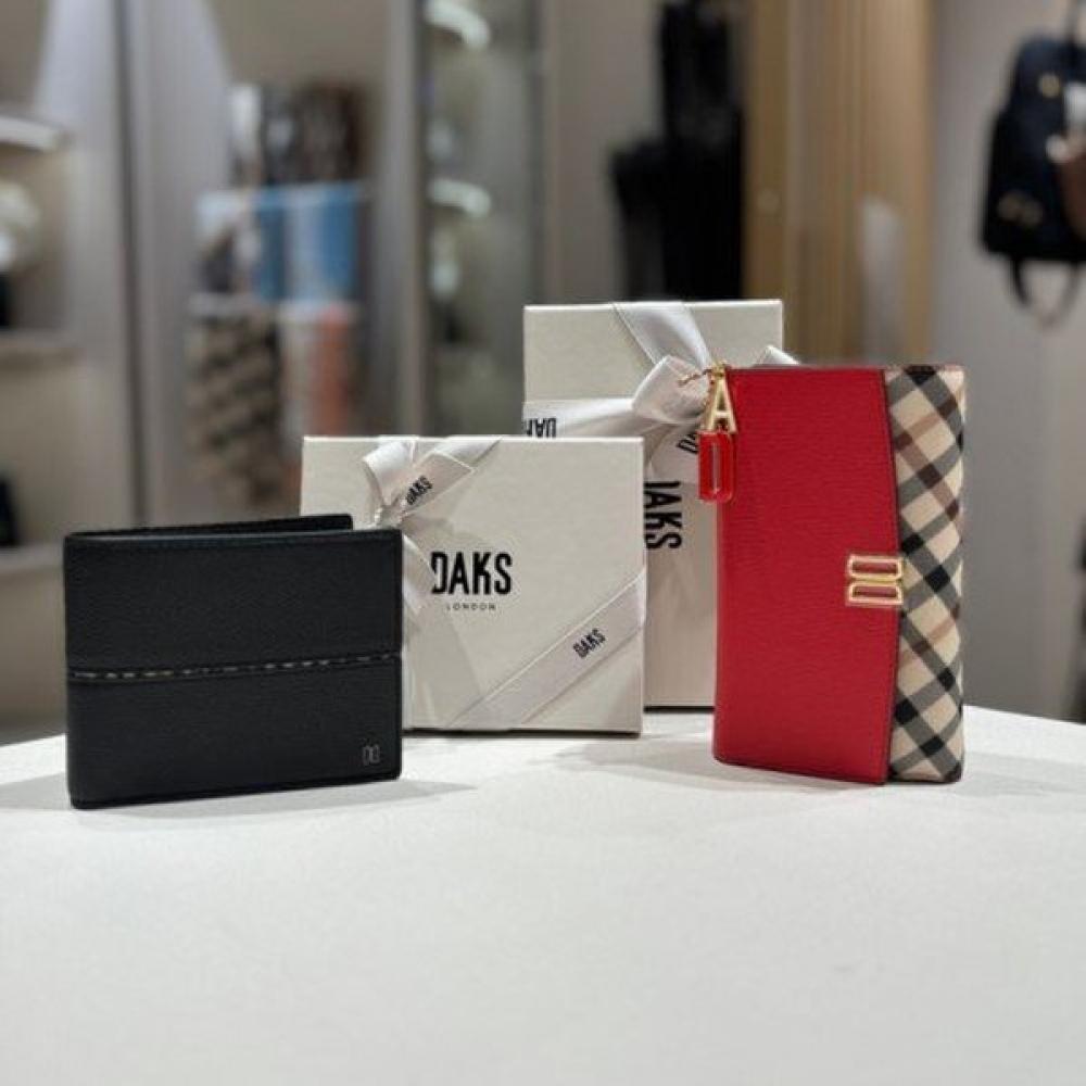 

Daks Red Check 3 Way Wallet Black Check Line Wallet Dcwa5e403r2dbwa5e600bk Single option
