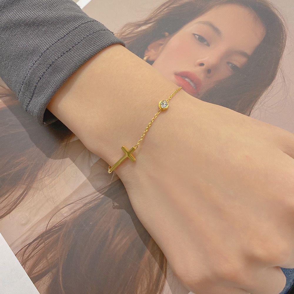 Elegant Titanium Steel Clavicle Chain: Delicate Fade, Light Shine, Unique Design