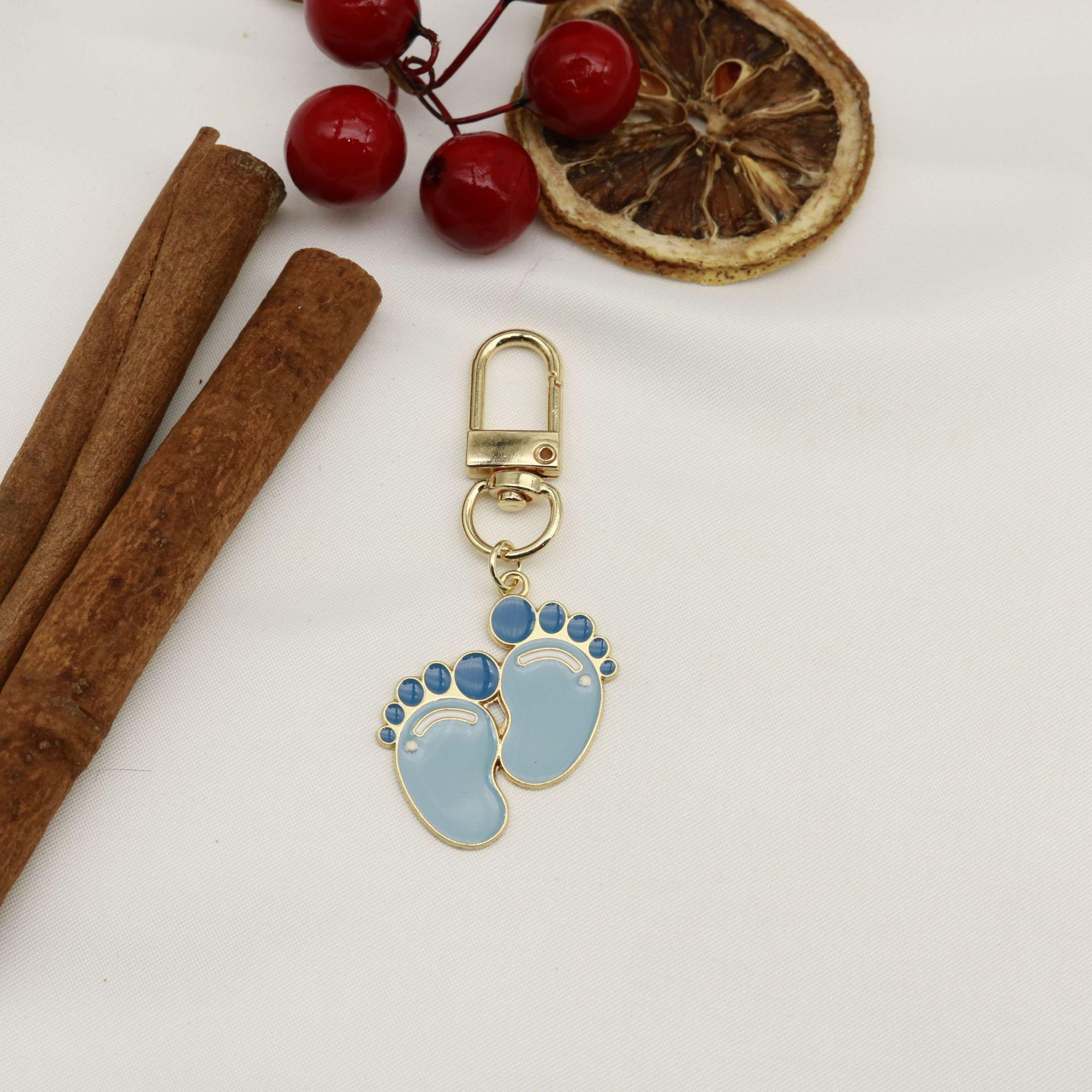 Adorable Cartoon Baby Footprint Metal Keychain for Boys & Girls золотой