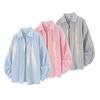 Moda Uomo Primavera 2026 Camicia a Righe Uomo Casual Larga Stile Hong Kong Camicie Uomo Monocolore Camicie Coreane a Maniche Lunghe