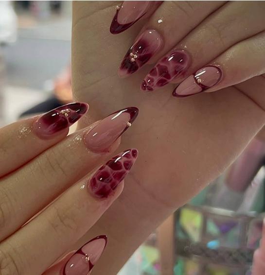 24 Pcs Pure Rose Red French Flower Short Almond Press On Nails Removable False Nails For Women Daily Wear