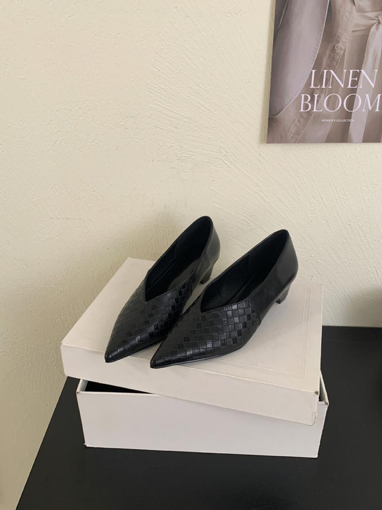 Coarse heel crocodile pattern French temperament pointed tip Mary Jane single shoes women's shoes new in autumn 2025