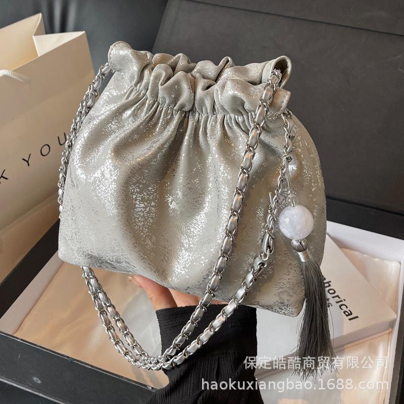 This year's popular bucket bag women's spring and summer 2025 new Korean version pleated foreign style versatile chain shoulder bag
