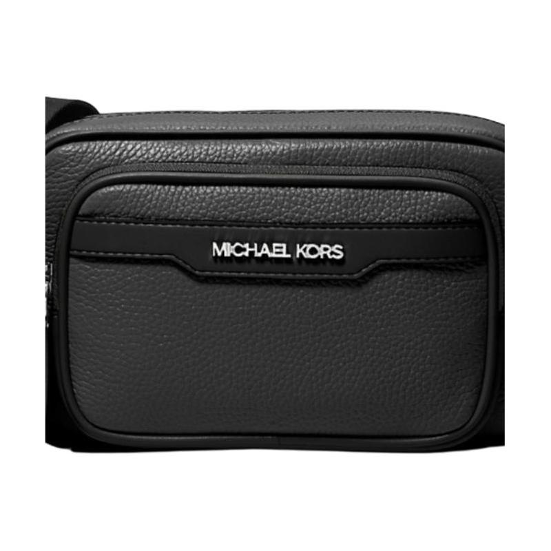 Michael Kors COOPER Borsa a tracolla in pelle con finitura martellata Argento Accessori Uomo Nero