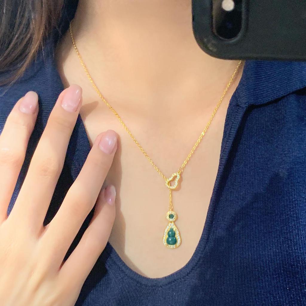 Chinese-Style Emerald Gourd Pendant with Imitation Gold and Diamante Inlay Clavicle Chain for Women