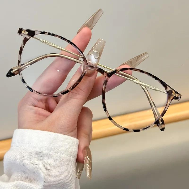 4PCS Women's men's Geometric Retro Fashionable Flat Glasses Suitable for Any Face Shape Fashionable and Versatile