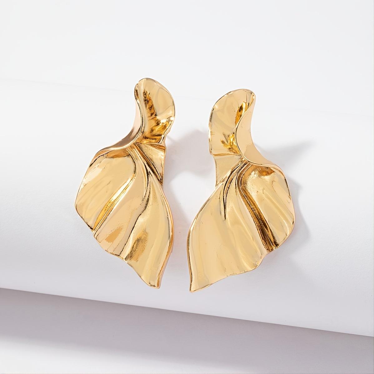 

Pleated love stud earrings vintage symmetrical personality love stud peach heart earrings
