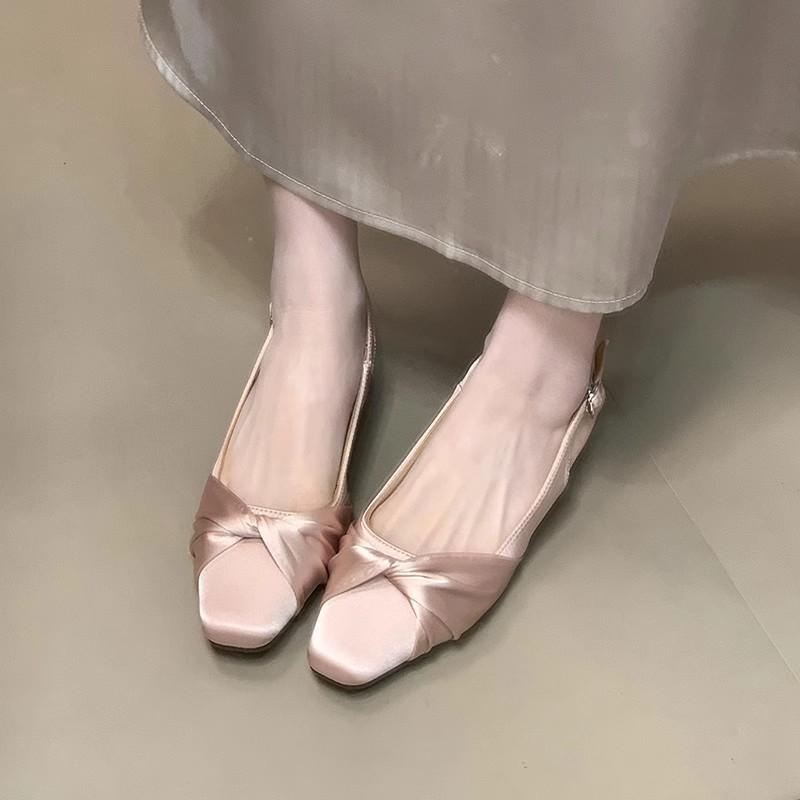 Xiaoxiangfeng bow satin splicing bag head sandals female 2025 new fairy wind gentle rear strap single shoes