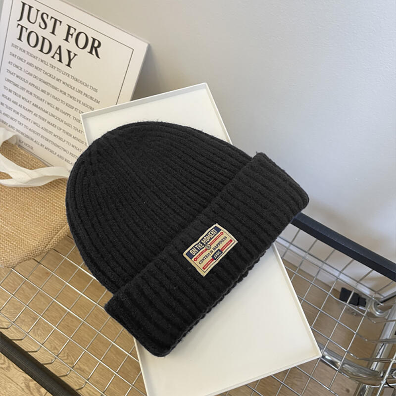 On the Moment Vintage Label Beanie BLACK black