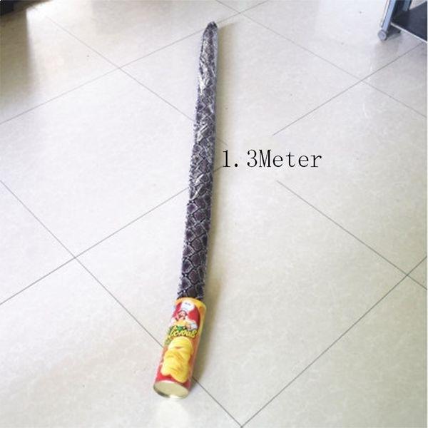 Cutie de chipsuri cu șarpe false de primăvară