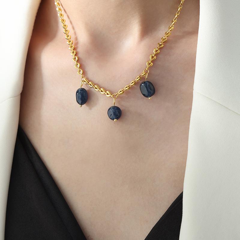 Elegante Collar con Colgante de Lapislázuli y Ágata en Acero de Titanio Chapado en Oro de 18 Quilates