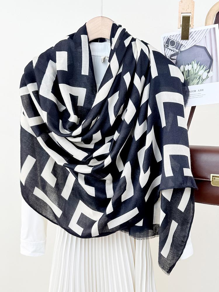 Elegant Women Beach Silk Scarf Wrap Shawl Plaid Print Lady Sunscreen Bandanas Hijab Mujer Scarve Pareo Headscarf Casual Retro