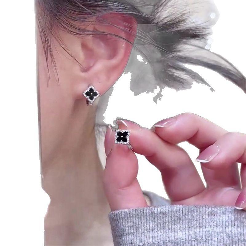 New Black Four-leaf Clover Stud Earrings Elegant and Sophisticated Women's Earring Clips