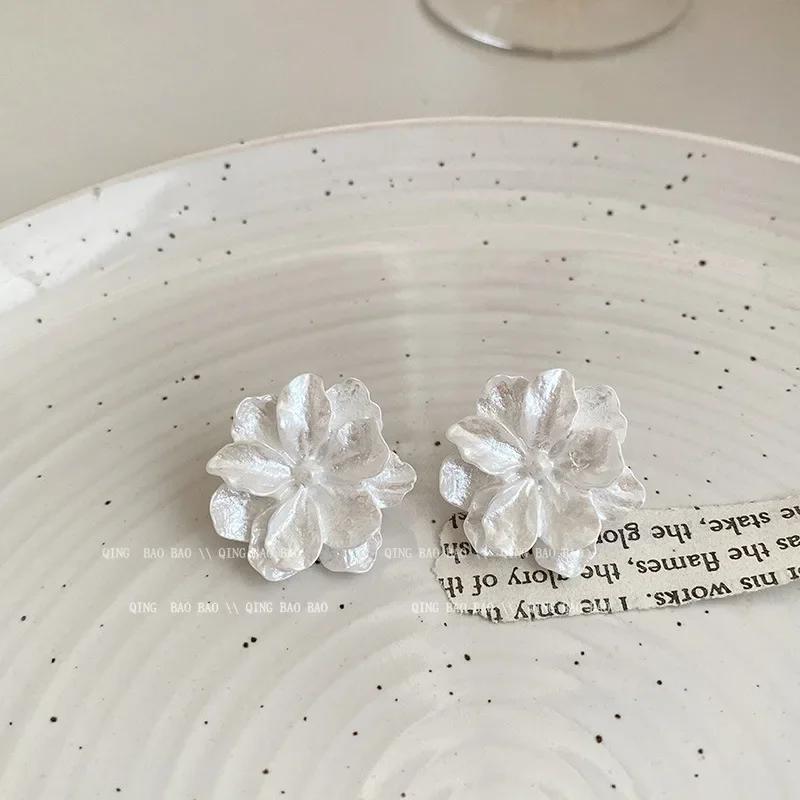 Korean New White Flowers Stud Earrings for Women Fashion Personality Design Bijoux Wedding Birthday Gift Jewelry Wholesale