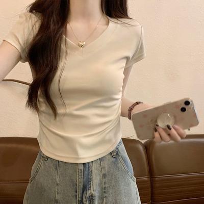 High-End-Street-Tops, schlank und schlank, 2024, neues Sommer-T-Shirt mit V-Ausschnitt, rechter Schulter, plissiert, hoch tailliert, kurzärmelig für Damen