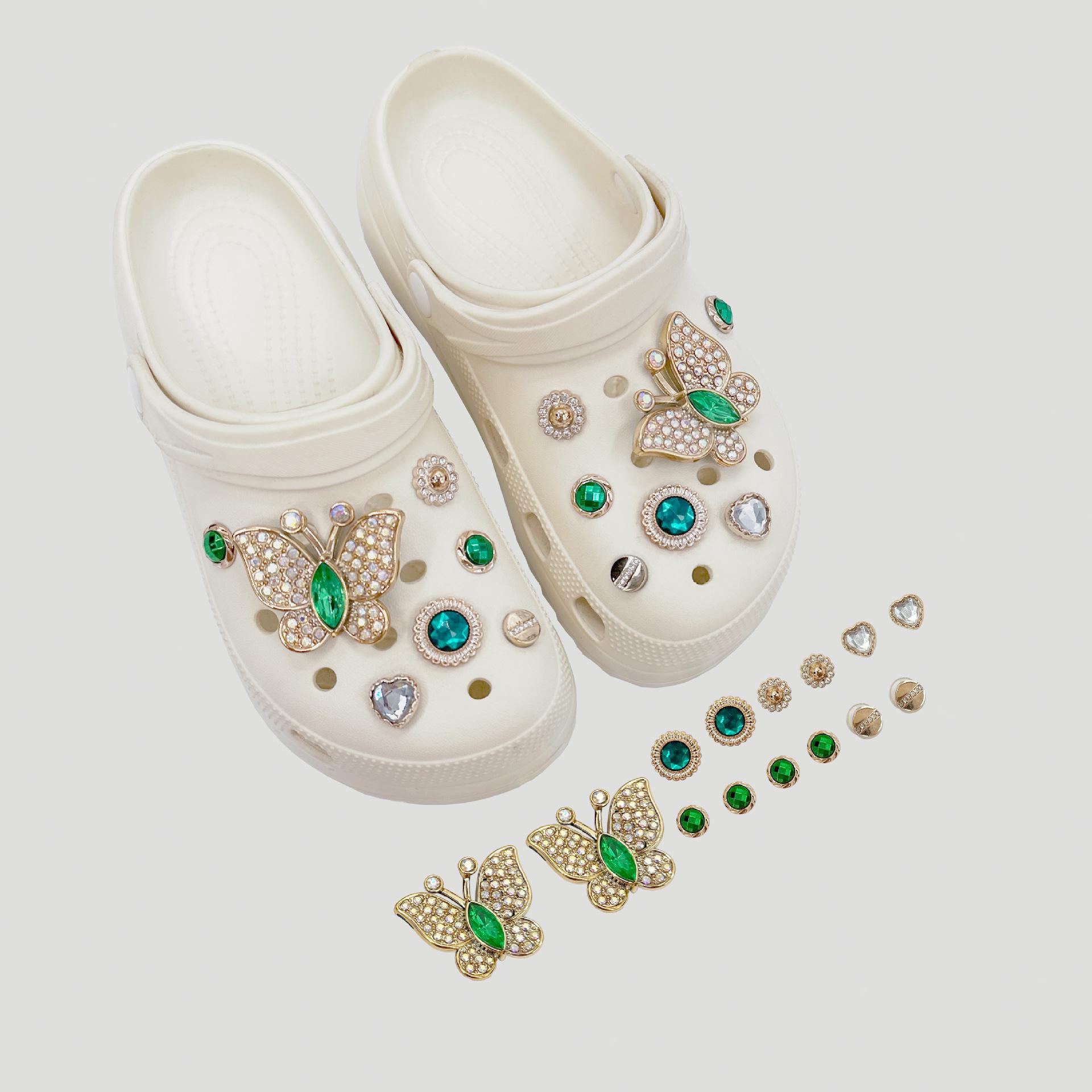 

Съемная подвеска-бабочка из жемчужной цепочки для обуви с отверстиями XM-0006 (without shoes)