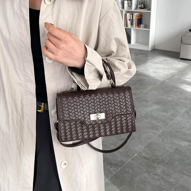 Spring and Summer New Fashion Temperament Messenger Bag Handbag Atmospheric Simple Women's Bag Woven Practical Handbag