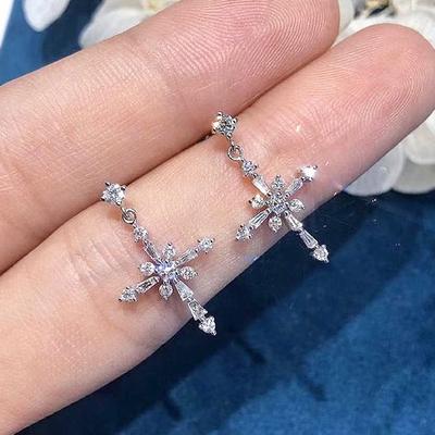 Nuovi Orecchini Pendenti a Croce Fantasia con Zirconia Cubica di Cristallo Accessori per Piercing all'Orecchio per Donne Gioielli per Fidanzamento Matrimonio