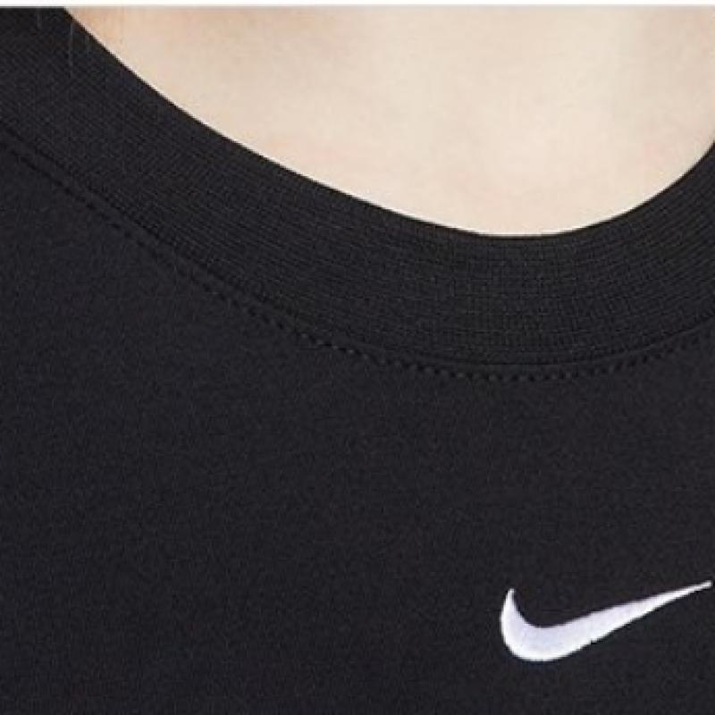 Nike Women S SporTSwear eSSenTialS Slim FiT Cropped T ShirT Fb2873 010