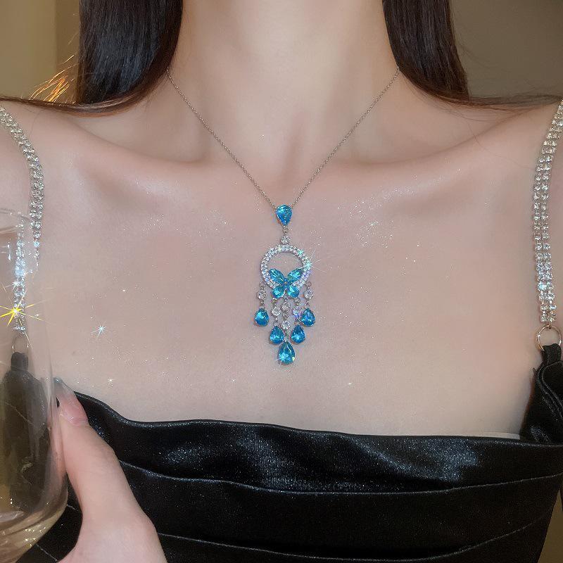 Набор из колье с подвеской-бабочкой и серьгами с кисточками из циркона - Элегантные французские украшения в стиле легкой роскоши