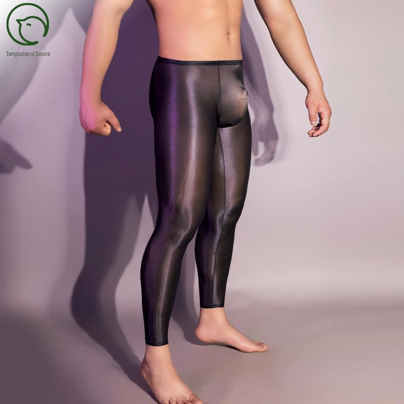 Glänzende, enge Leggings für Herren – sexy und seidige Versuchung