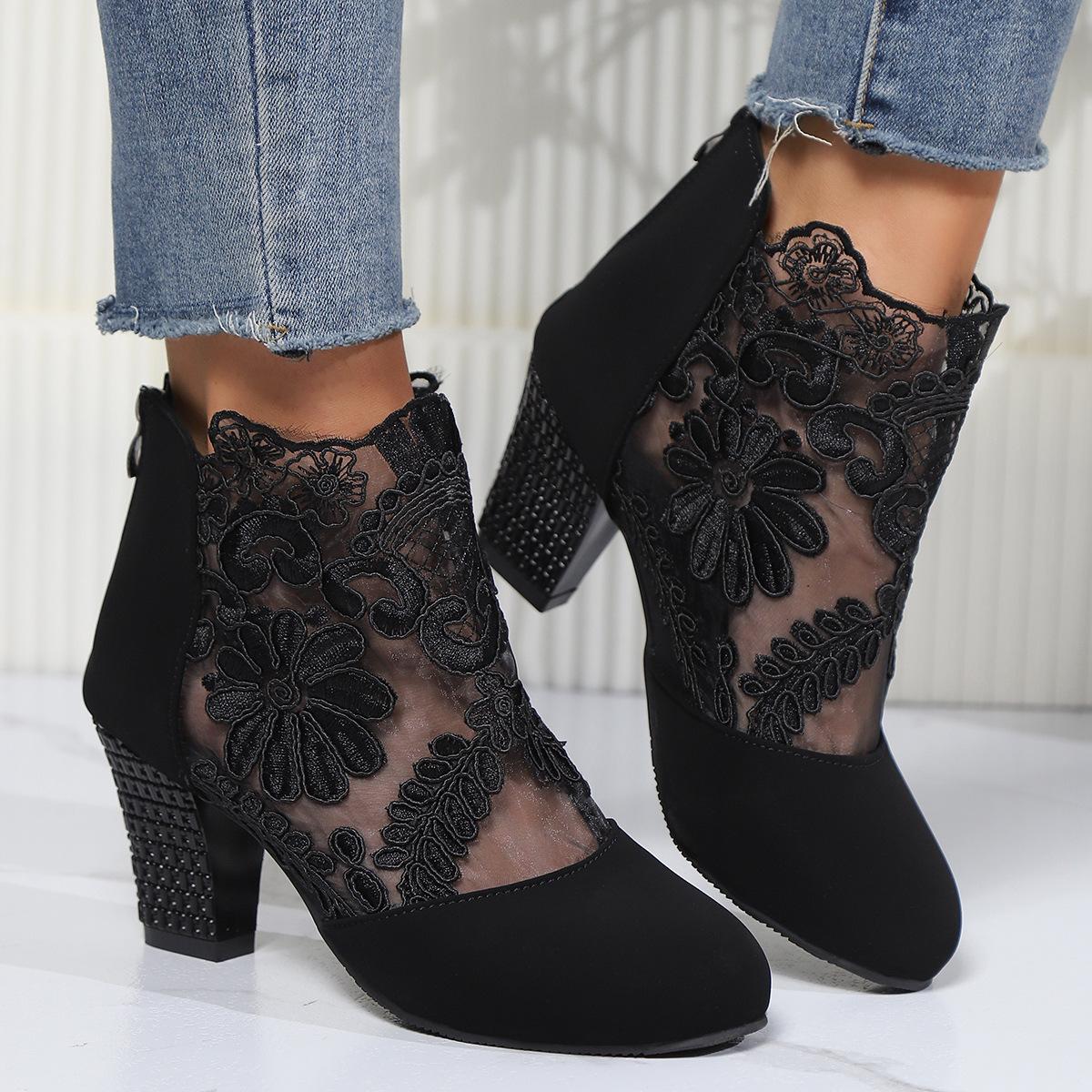 

Короткие сапоги на высоком каблуке с кружевной сеткой, женские, импортные, большого размера, в европейском и американском стиле, модные, с круглым носком, на толстом каблуке, римские, классные сапоги, обувь 35 чёрный