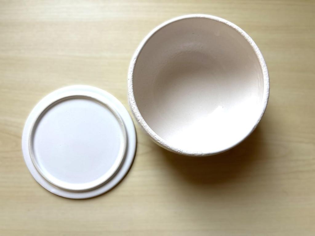 Banko ware round rice container, 1 go (approx. 360ml), black and white, for storing rice, ceramic, made in Japan, microwave safe, Iga clay (white)