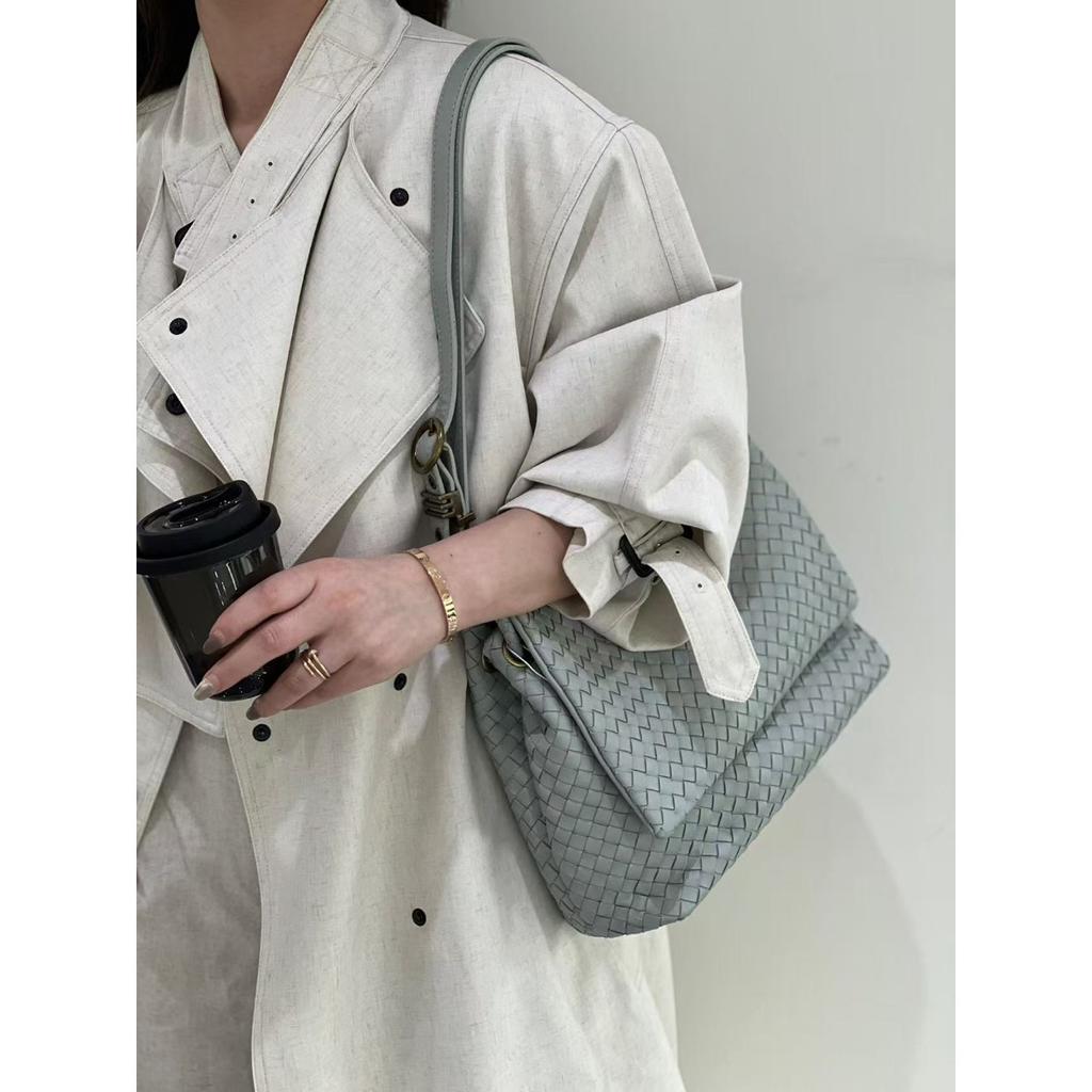 Simple and versatile light luxury flap bags, a variety of leather women's bags, hand-woven bags, high-end sheepskin shoulder bags
