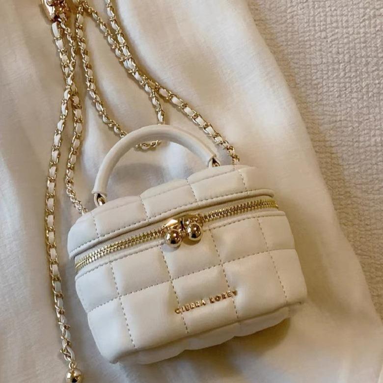 

CIERRA KOREY Platinum Fragrance Chain Crossbody Bag for Women 2024