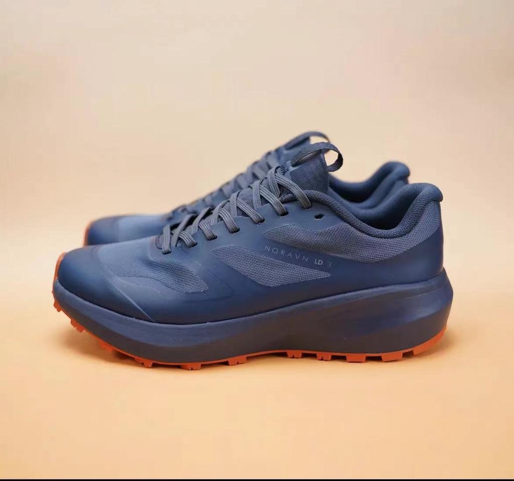Classic Outdoor Waterproof and Non-slip Off-road Mountaineering Hiking Shoes Fashion and Light Leisure