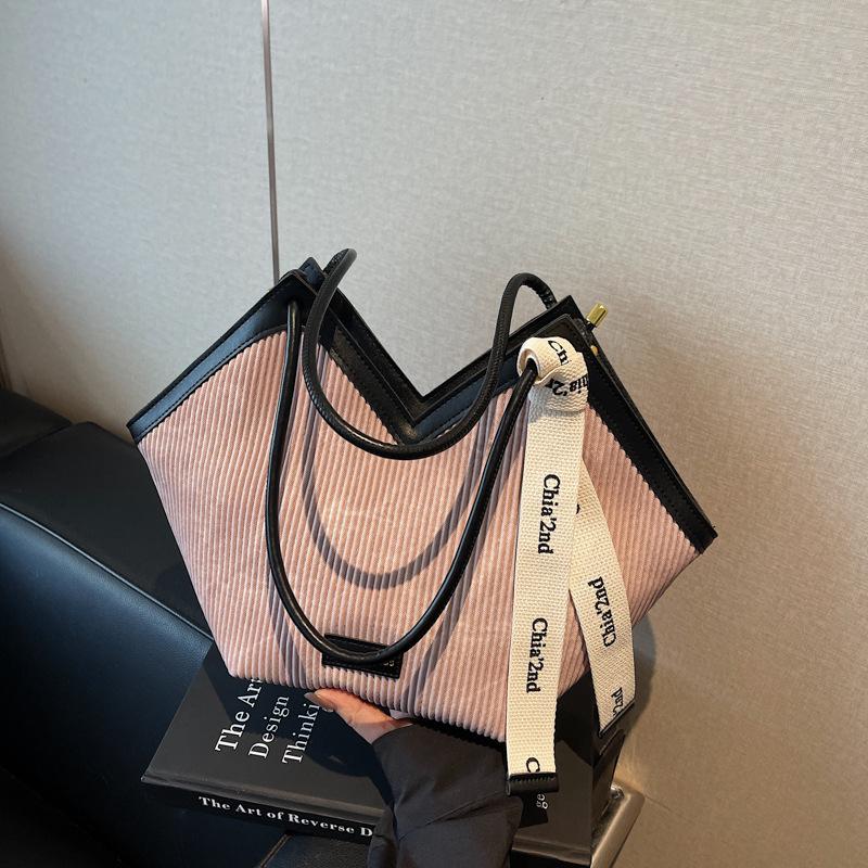 

Fashion and leisure large-capacity bag women s new spring and summer versatile shoulder bag commuter tote bag розовый