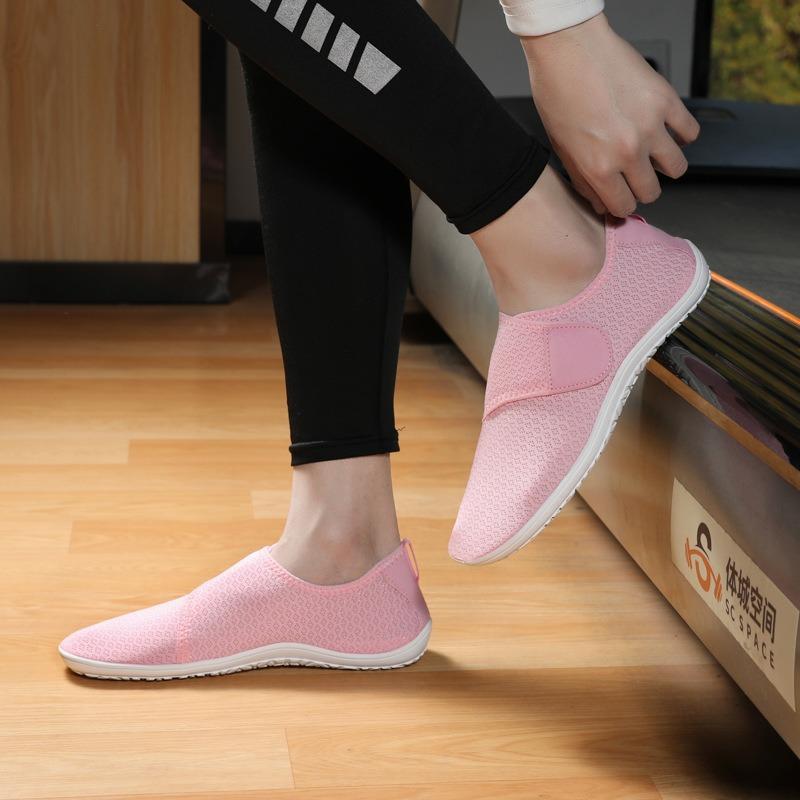 Spring and summer comfortable soft-soled men's and women's sports shoes indoor sports fitness shoes non-slip beach shoes treadmill shoes