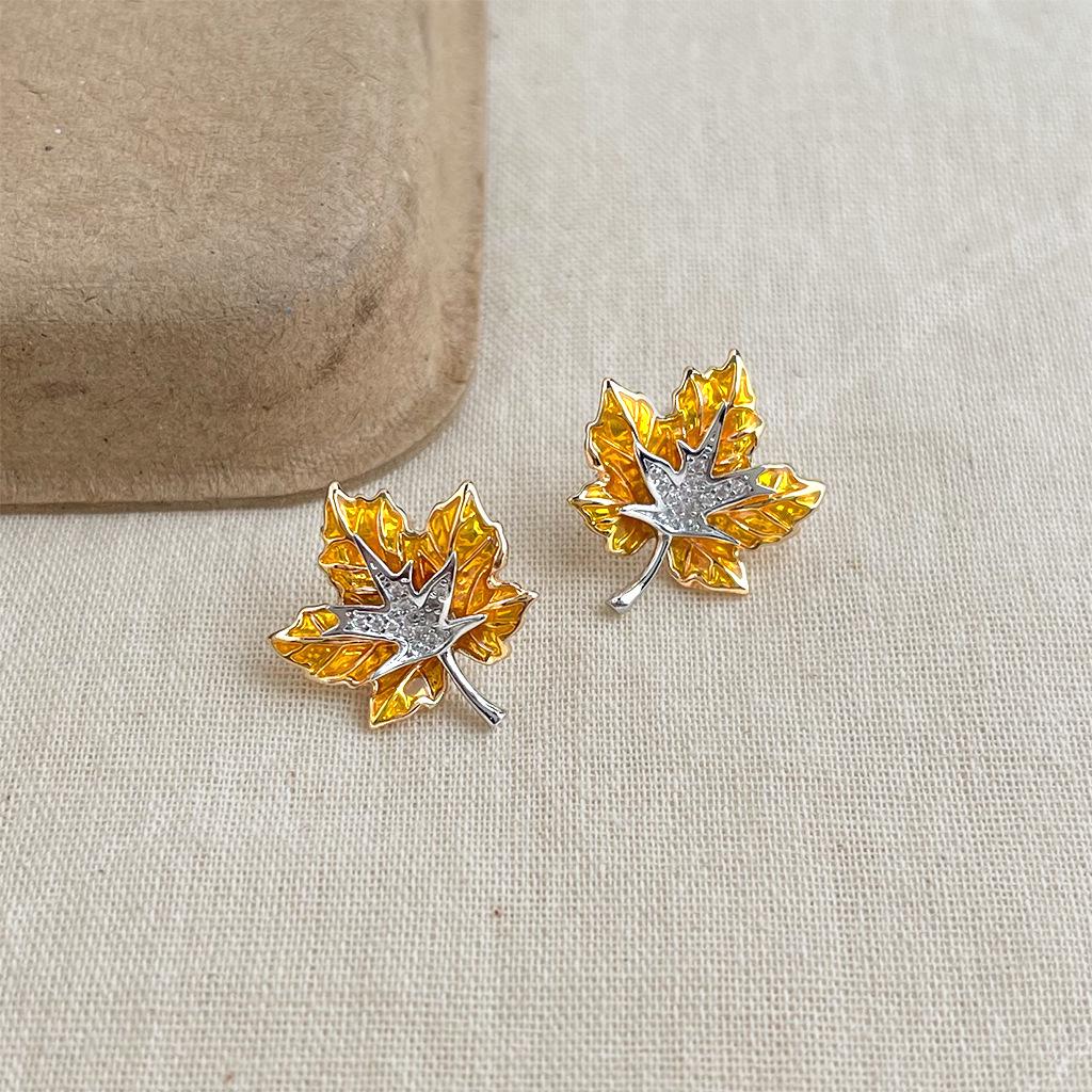 Retro Maillard Gradient Geometric Enamel Stud Earrings: Fashionable, Luxurious, High-End Women's Style
