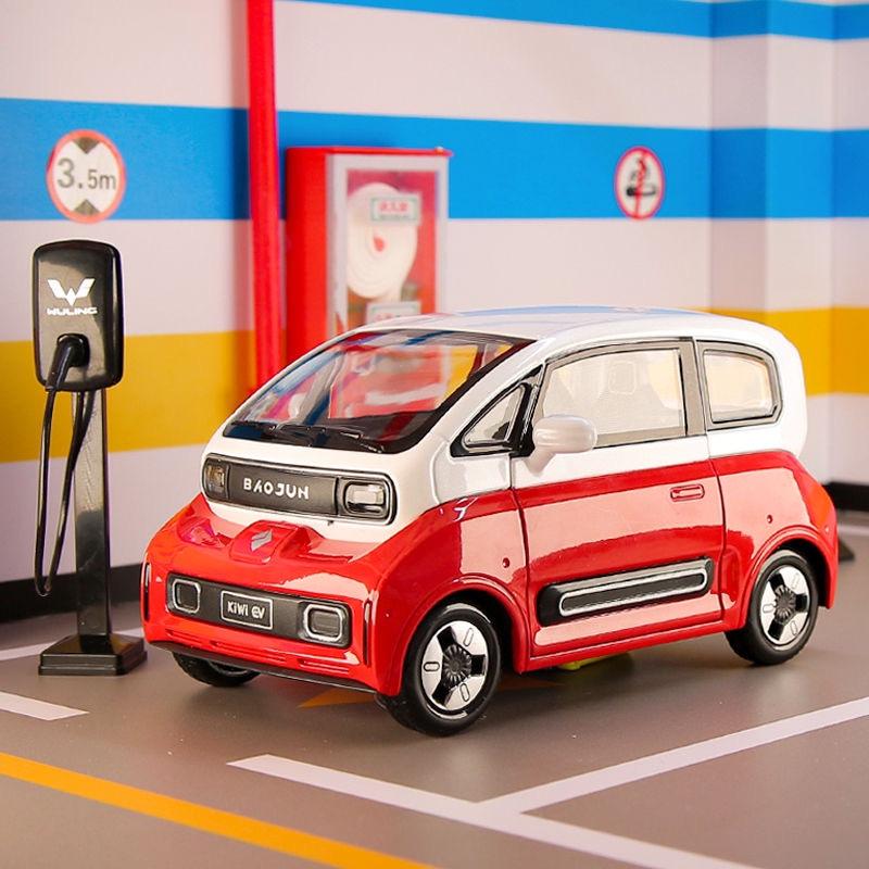 1:24 BAOJUN MINI EV Alloy New Energy Car Model Diecast Metal Toy Vehicles Car Model With Charging Pile Sound and Light Kids Gift