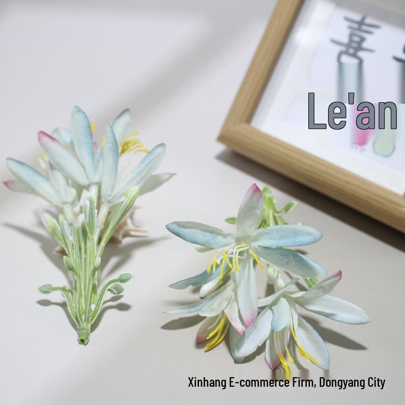 

Three-Headed Narcissus DIY Kit: Handmade Graduation Cap Souvenir