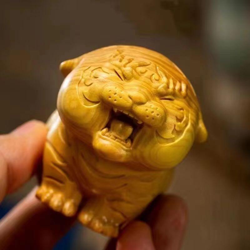 Creative Cliff Cypress Tiger Decoration Wood Carving Pendant Modern Simplicity Household Decoration Men Play Hand Handle Crafts