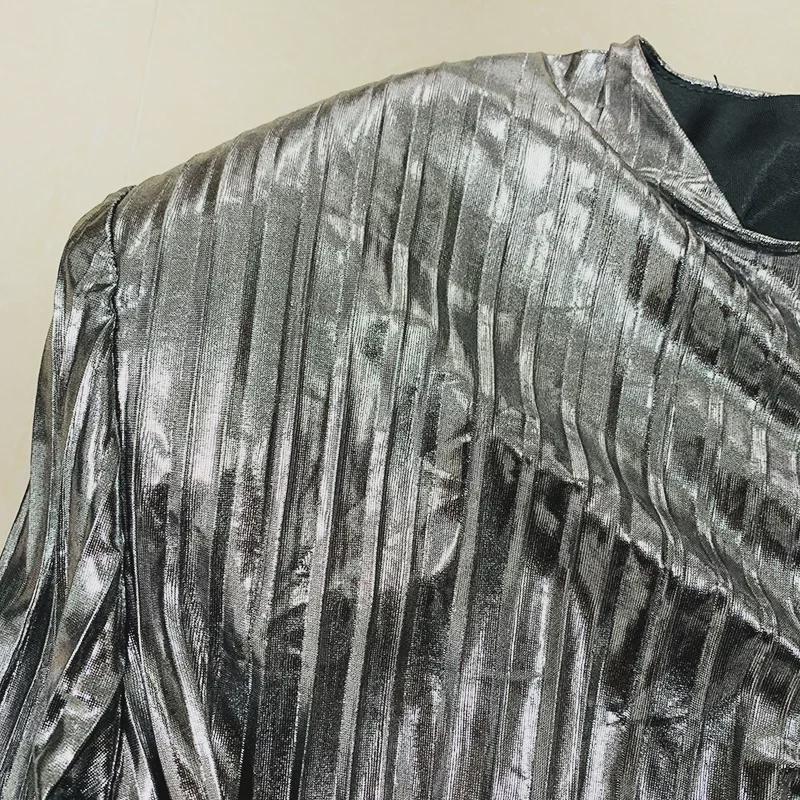 Auf Lager 2025 Celebrity Collection: Glänzendes Mini-Abendkleid mit plissiertem Rock und Bindegürtel