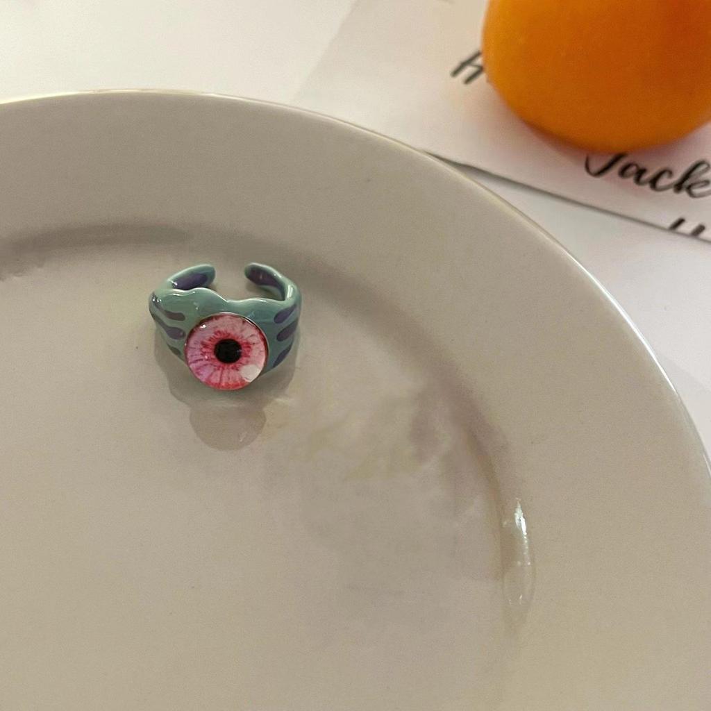 "Funny Black Cat Cartoon Ring - Big Eyes, Cute Gift for Girlfriends & Couples"